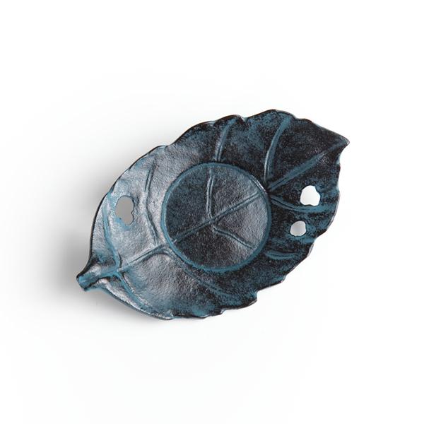 SOUS-TASSE PETITE FEUILLE BLEUE.