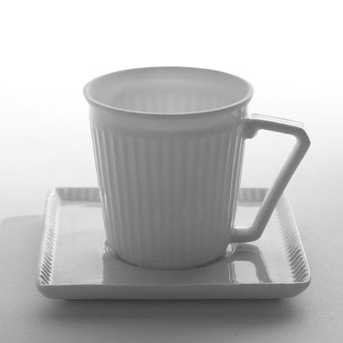 Tasse à café et soucoupe en porcelaine effet papie