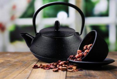 Théière en fonte Essentielb en fonte noire avec fi