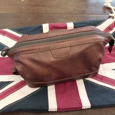 Trousse de toilette en cuir sombre mick - drift