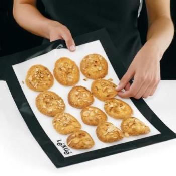Tapis de cuisson et fibre de verre lékué