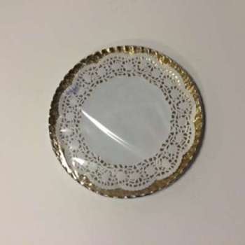 10 plateaux de service en carton ronds or + dentel